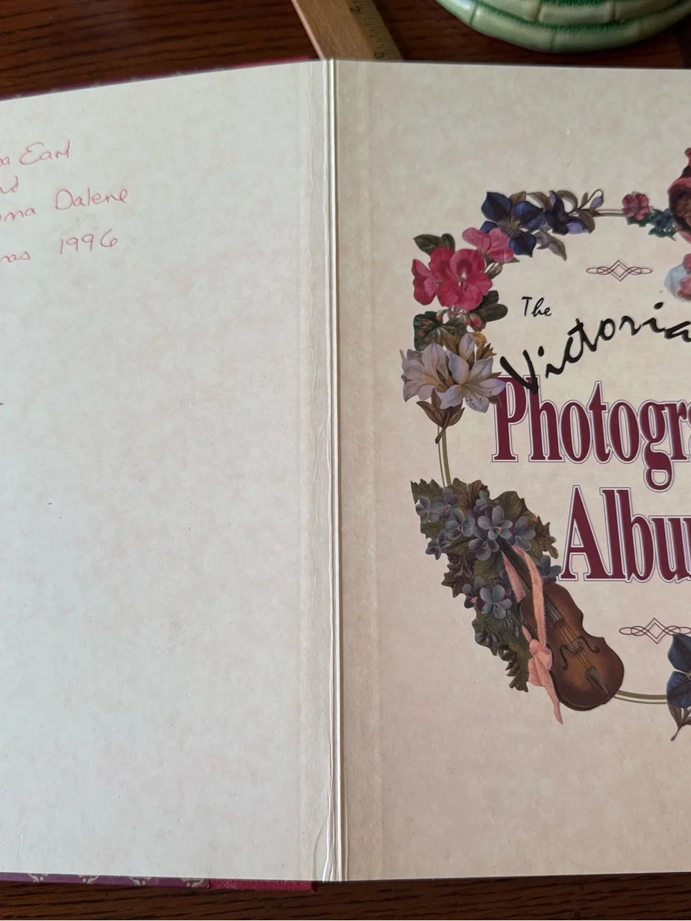 NEW Victoriana Photograph Album Brand New Heavy Duty Beautiful Colorful Pages